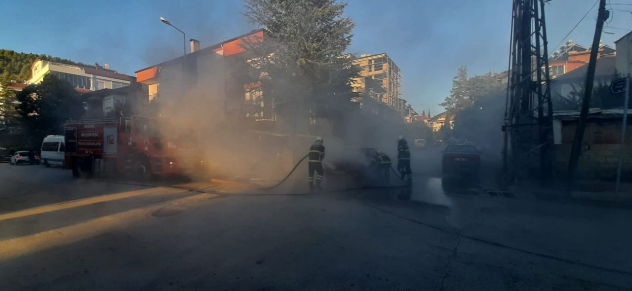 Seyir Halindeki Otomobil Alev Alev Yandı: İtfaiye Ekipleri Kurtardı - Sayfa 4