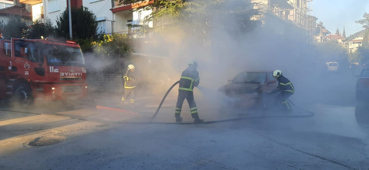 Seyir Halindeki Otomobil Alev Alev Yandı: İtfaiye Ekipleri Kurtardı - Sayfa 5