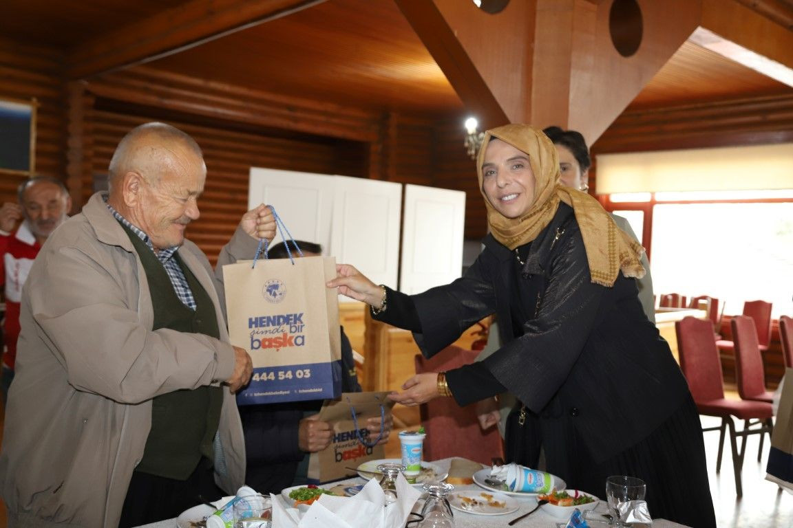 Hendek’te Yaşlılar Günü Kutlaması: Huzurevi Sakinleri Bayraktepe’de Buluştu - Sayfa 5