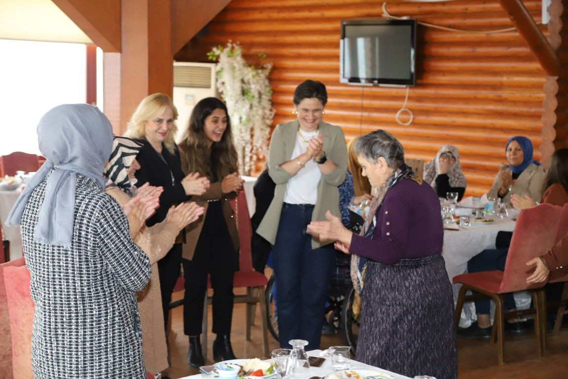 Hendek’te Yaşlılar Günü Kutlaması: Huzurevi Sakinleri Bayraktepe’de Buluştu - Sayfa 6