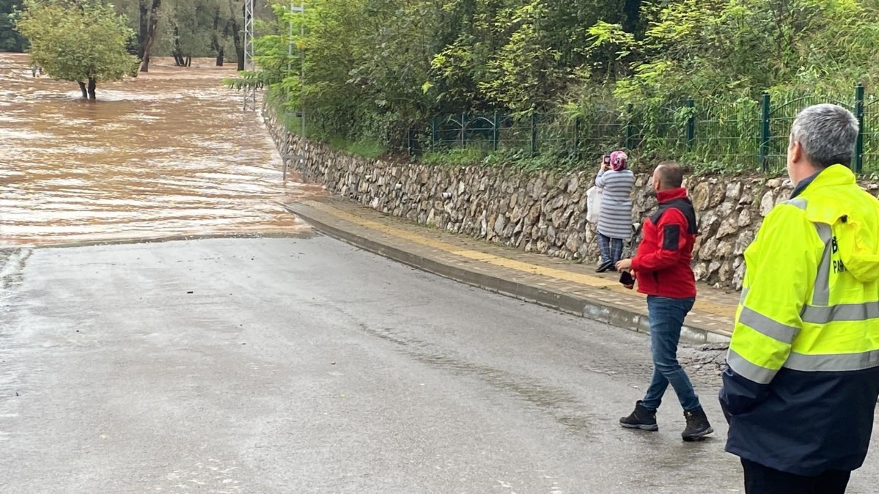 Bartın Irmağı Çamura Döndü: Su Baskınlarına Neden Oldu