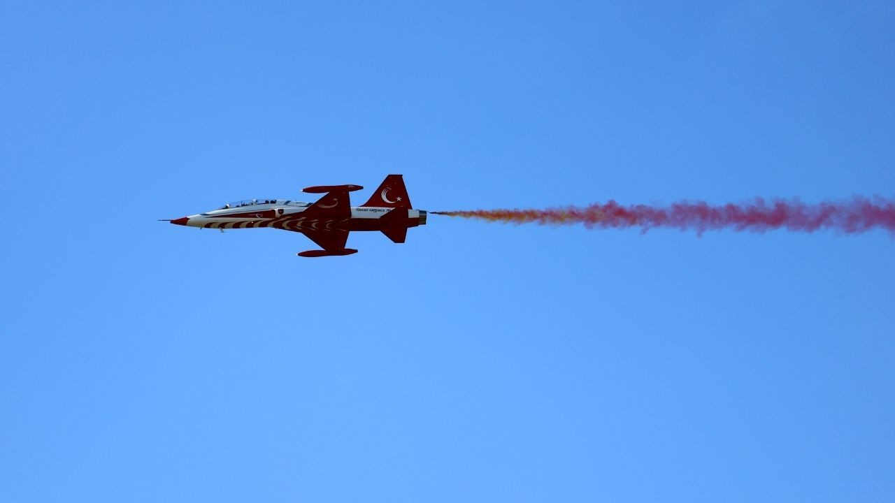 Türk Yıldızları, izleyenleri büyüledi. - Sayfa 5