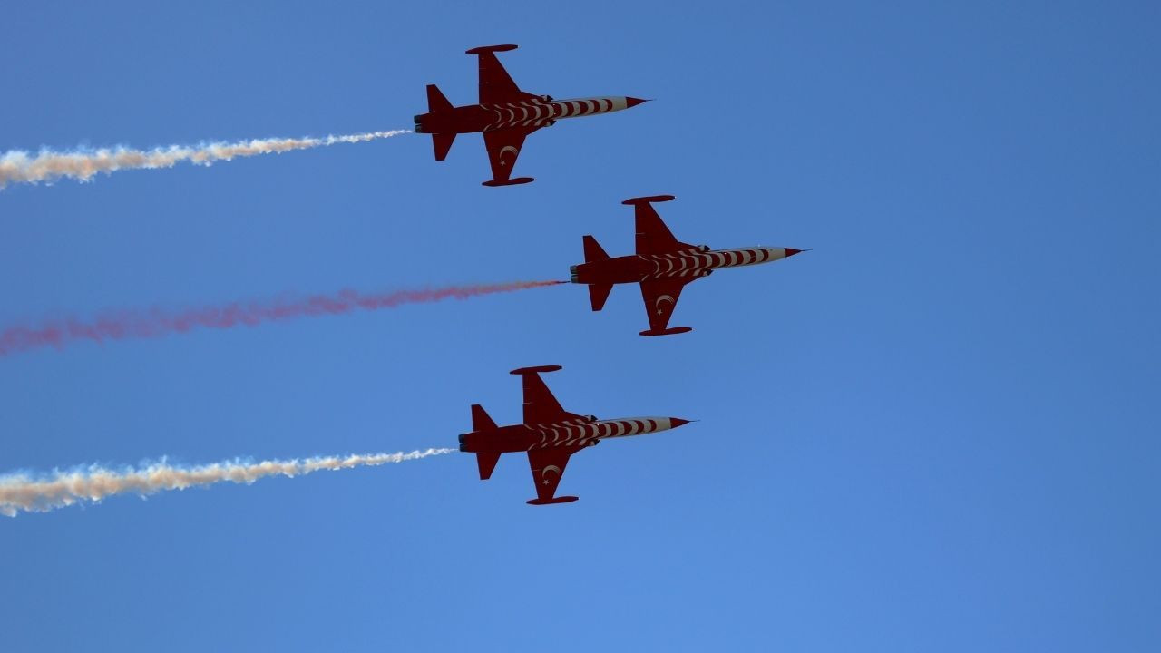 Türk Yıldızları, izleyenleri büyüledi. - Sayfa 2