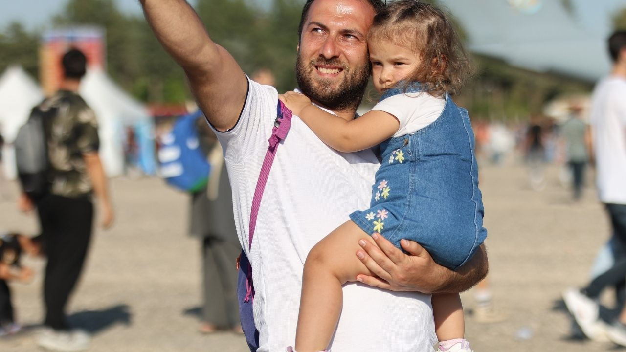 Türk Yıldızları, izleyenleri büyüledi. - Sayfa 9