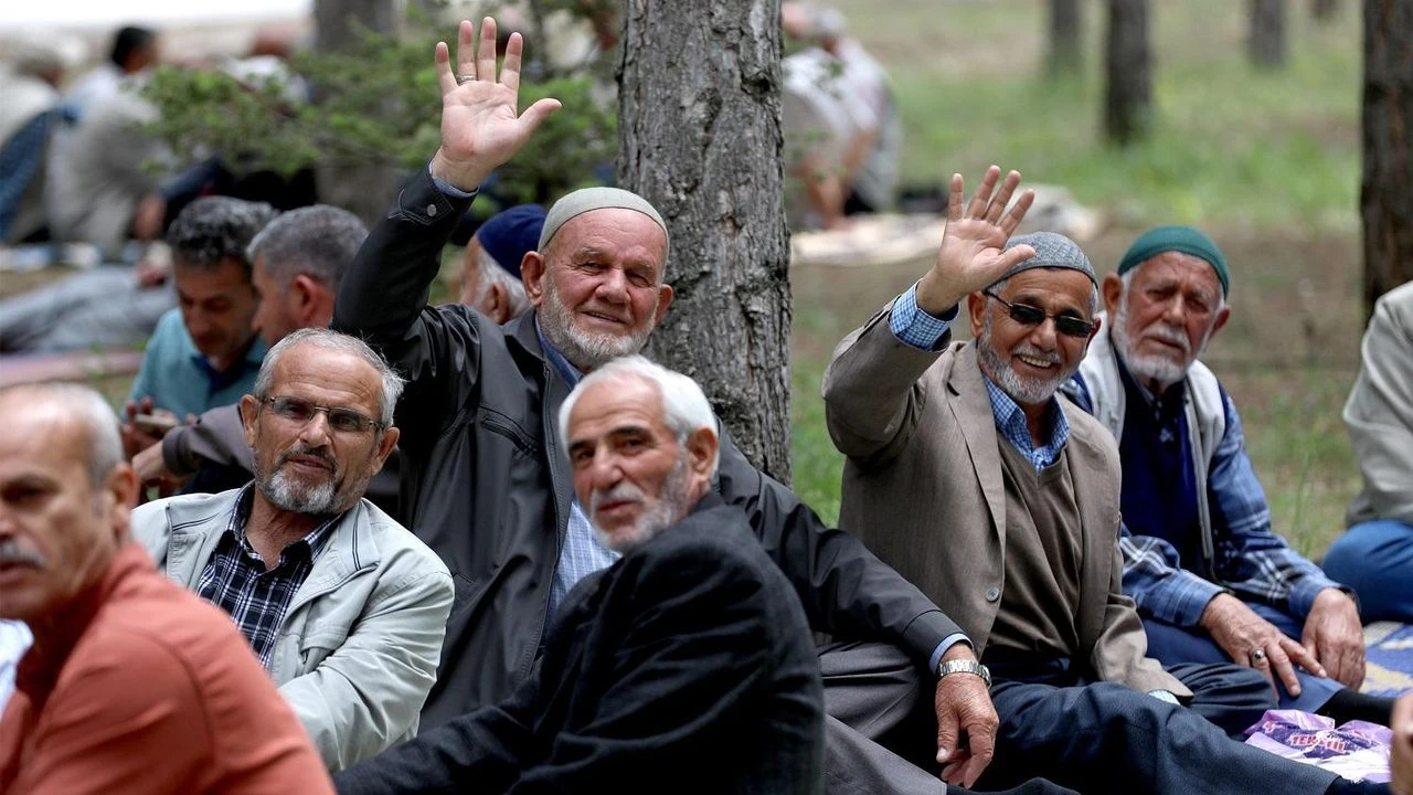 Hükümet Harekete Geçti: Emekli Maaşı Farkıyla İlgili Düzenleme Geliyor - Sayfa 1