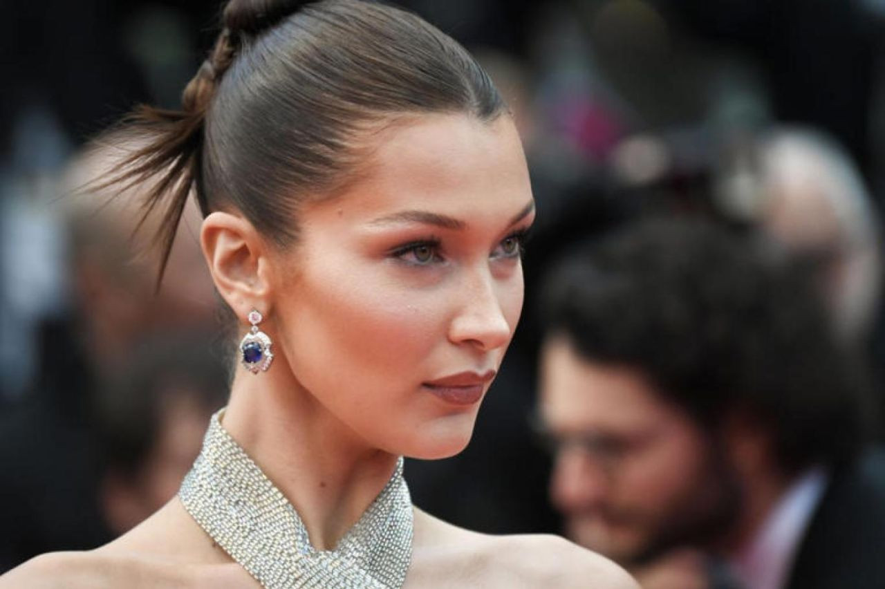 Bella Hadid Topuzu Kalıcı Saç Dökülmesi mi Yapıyor? - Sayfa 1