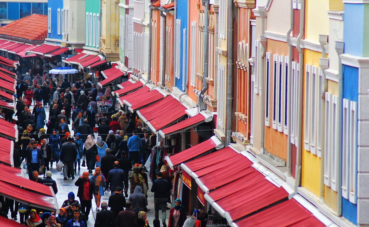 Tarihi Uzunçarşı’da Dönüşüm Başlıyor: Şehir Yeni Bir Cazibe Merkezi Kazanıyor! - Sayfa 2