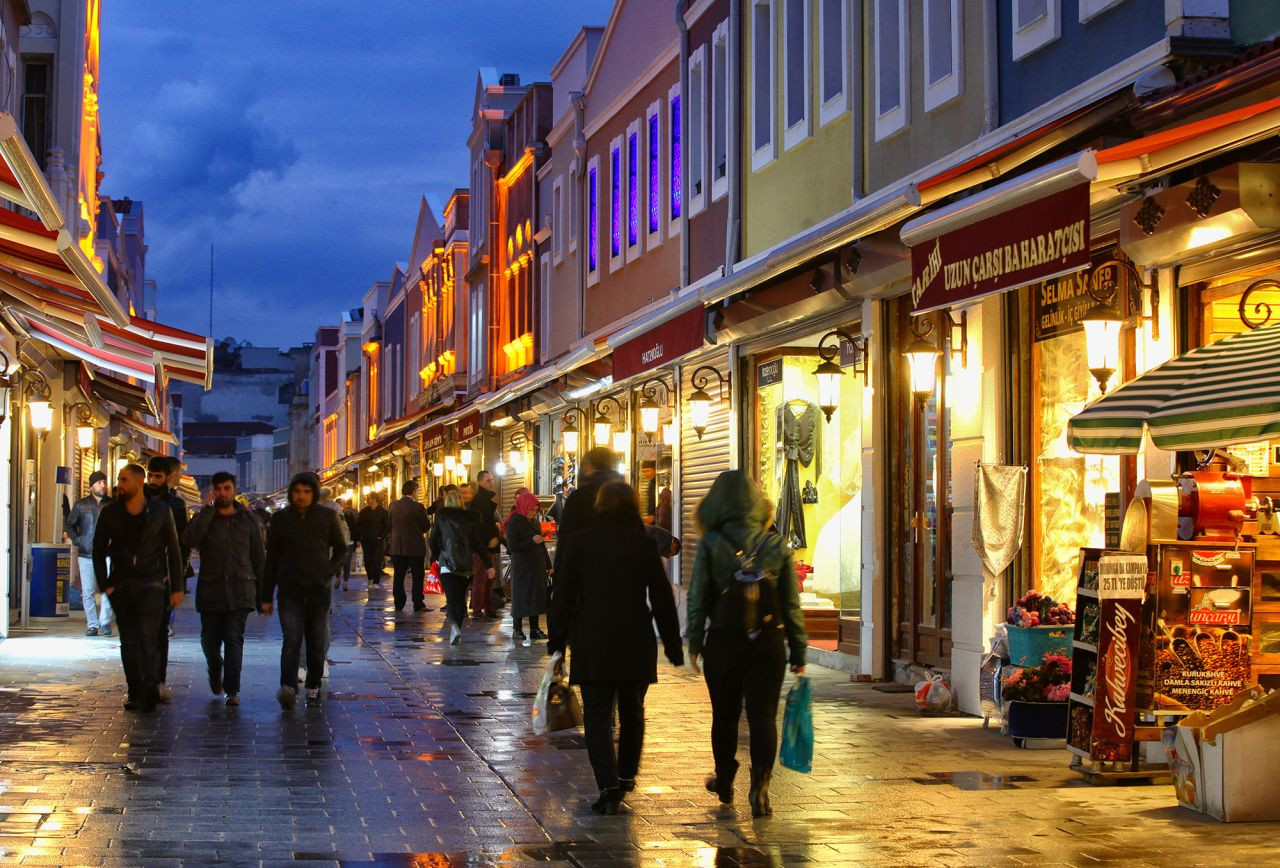 Tarihi Uzunçarşı’da Dönüşüm Başlıyor: Şehir Yeni Bir Cazibe Merkezi Kazanıyor! - Sayfa 3