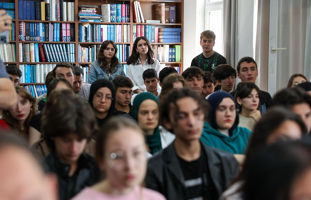 Başkan Alemdar'dan Gençlere Çağrı: "Kendi Hikâyenizi, Kendiniz Yazın" - Sayfa 17