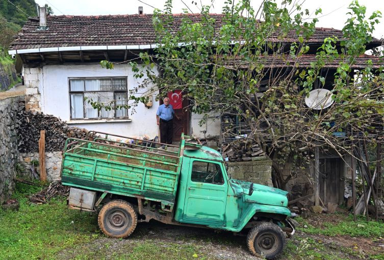 Kamyonetini Mezarına Götürecek: 65 Yıllık Sevda - Sayfa 3