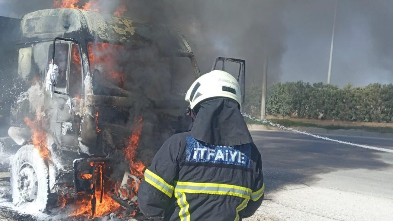 Seyir Halindeki Hafriyat Kamyonu Alevlere Teslim Oldu!