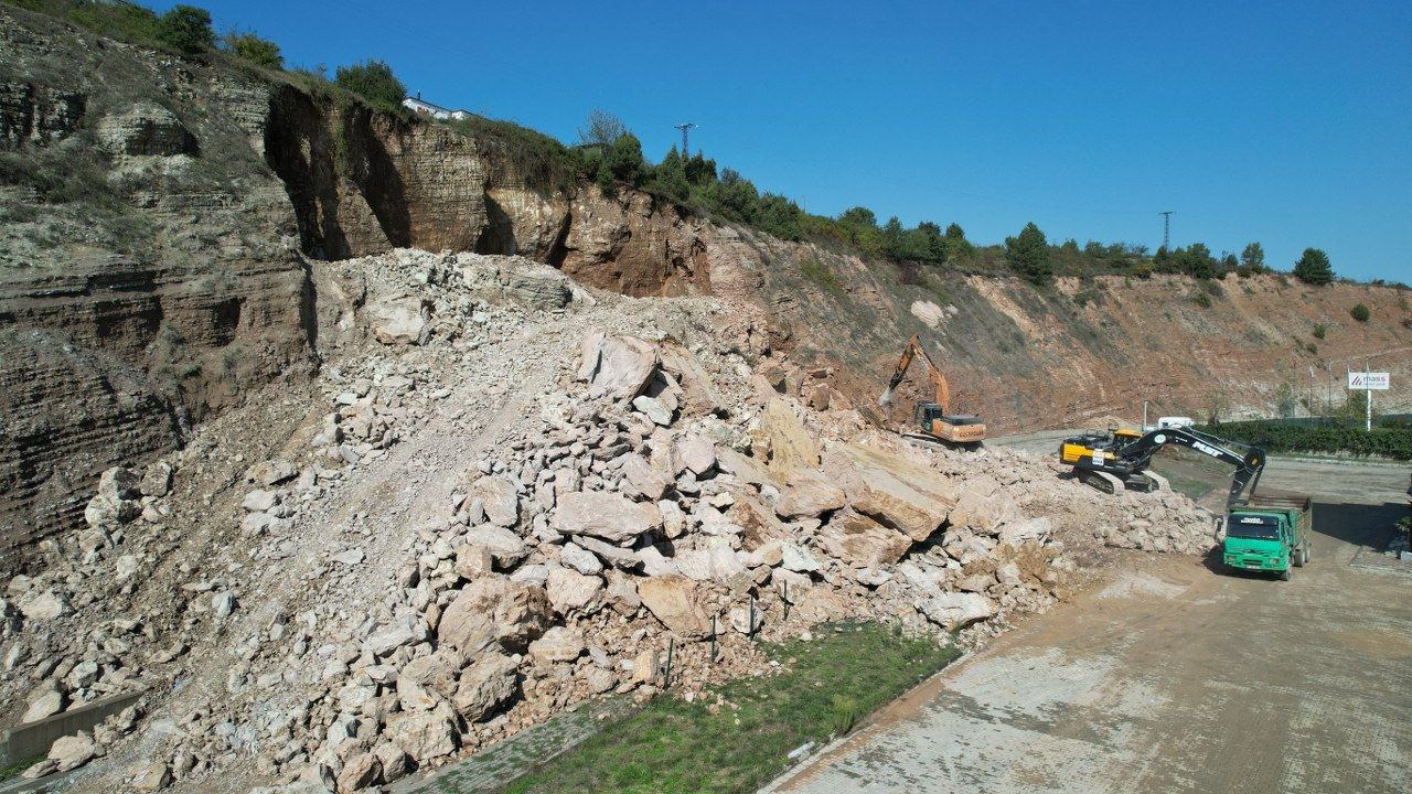 Heyelan OSB'deki iki fabrikanın yolunu kapattı - Sayfa 1