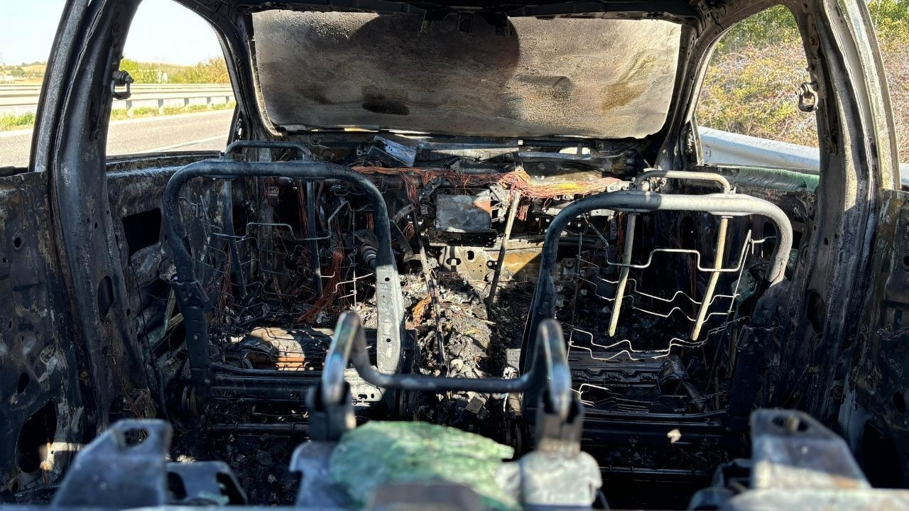 Seyir halindeki bir otomobil alev alarak küle döndü - Sayfa 7