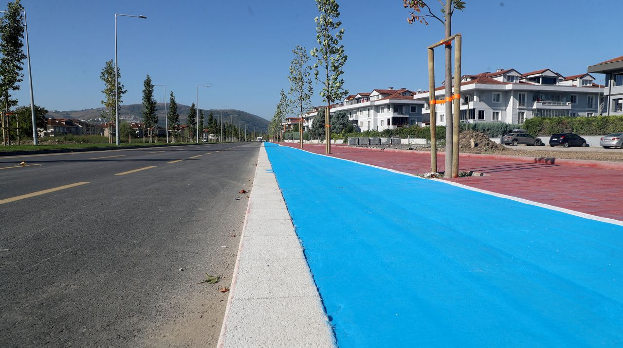 1. Cadde'ye 'Mavi' Dokunuş: Bisiklet Yolu Tamamlandı! - Sayfa 1