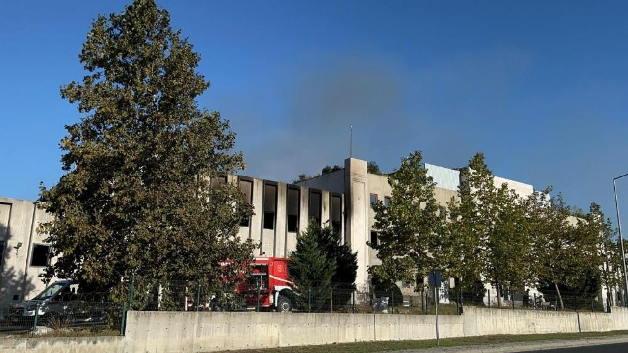 20 saat sonunda Tekirdağ'da ki fabrika yangını söndürüldü.