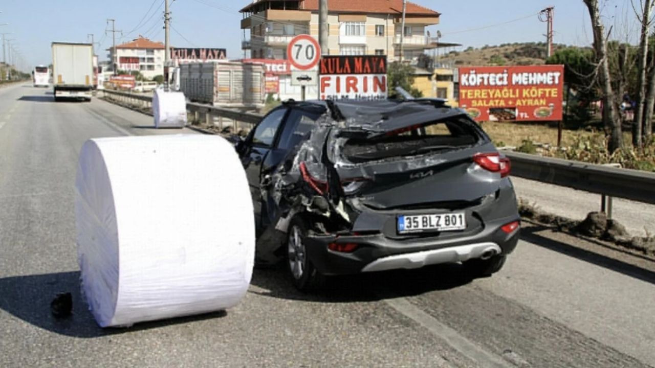 Kağıt Bobini Otomobilin Üzerine Düştü: Şans Eseri Can Kaybı Yok