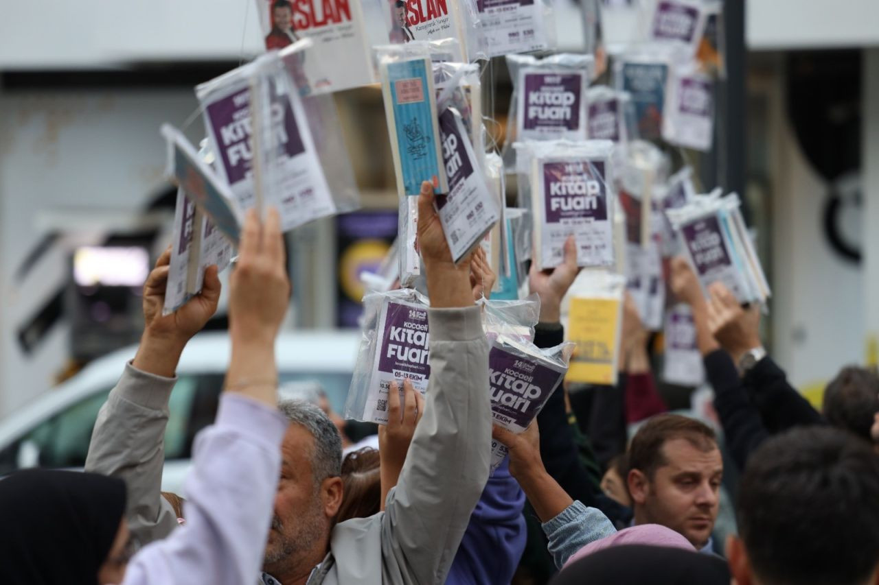 Asırlık çınarlar kitap açtı, 5 bin kitap 5 dakikada toplandı - Sayfa 8