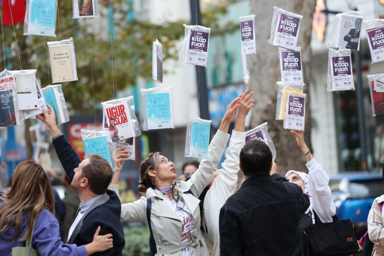 Asırlık çınarlar kitap açtı, 5 bin kitap 5 dakikada toplandı - Sayfa 7