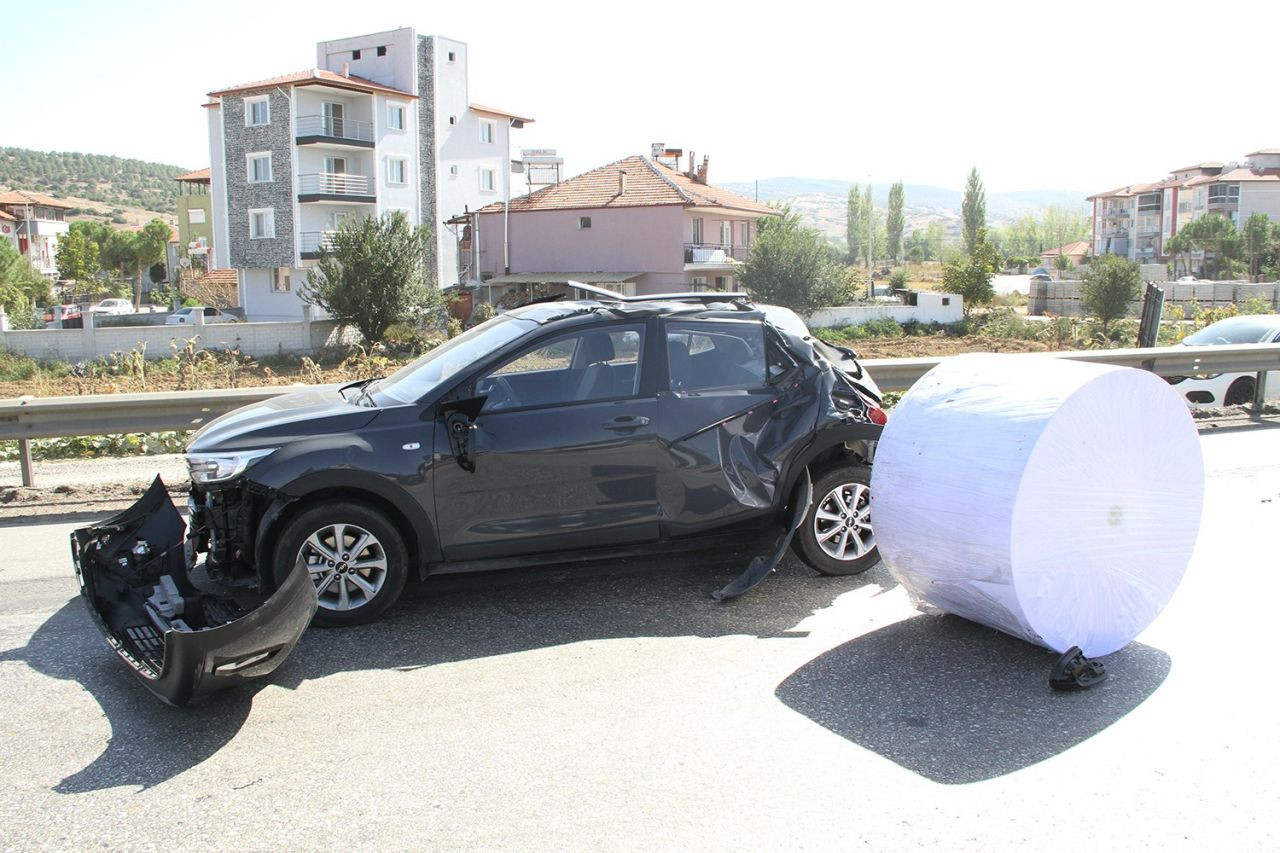 Manisa'da otomobilin üzerine kağıt bobini düştü - Sayfa 2