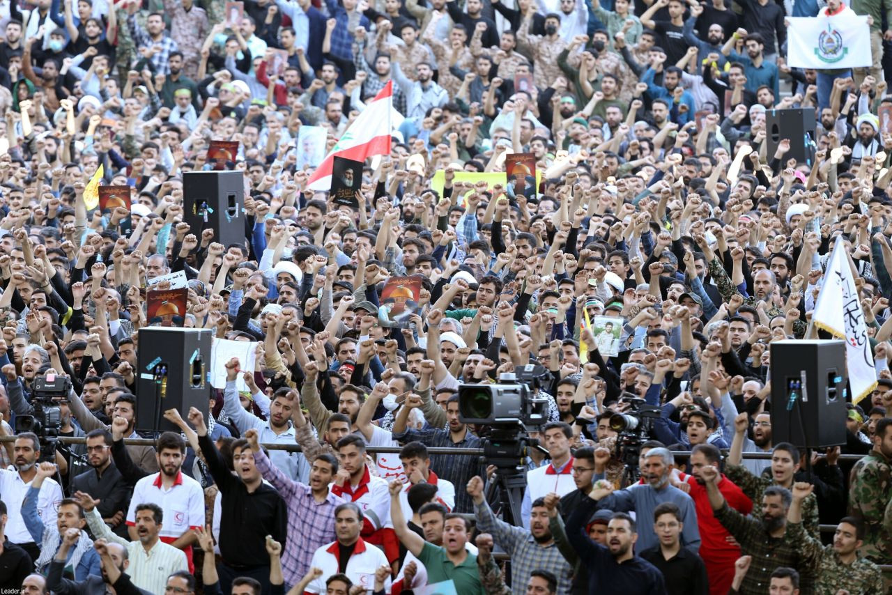 Tahran’da binlerce kişi İsrail ve ABD'yi protesto etti: “Silahlarımızı bırakmayacağız” - Sayfa 5