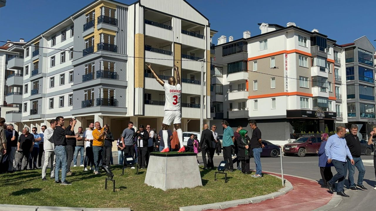 Tanju Özcan, Merih Demiral’ın “Bozkurt” heykelini diktirdi - Sayfa 5