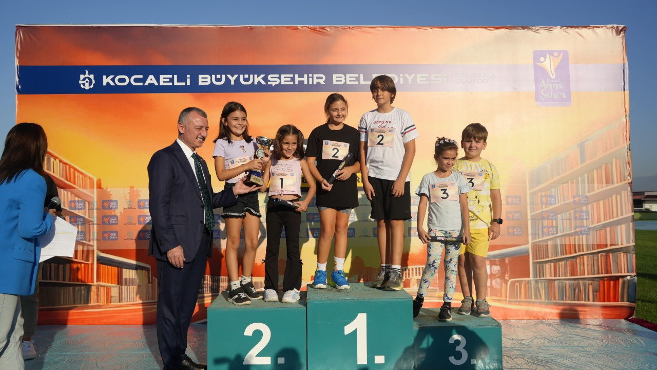 Kocaeli’de Kuşaklar Arası Bağlar Atletizm Pistinde Güçlendi