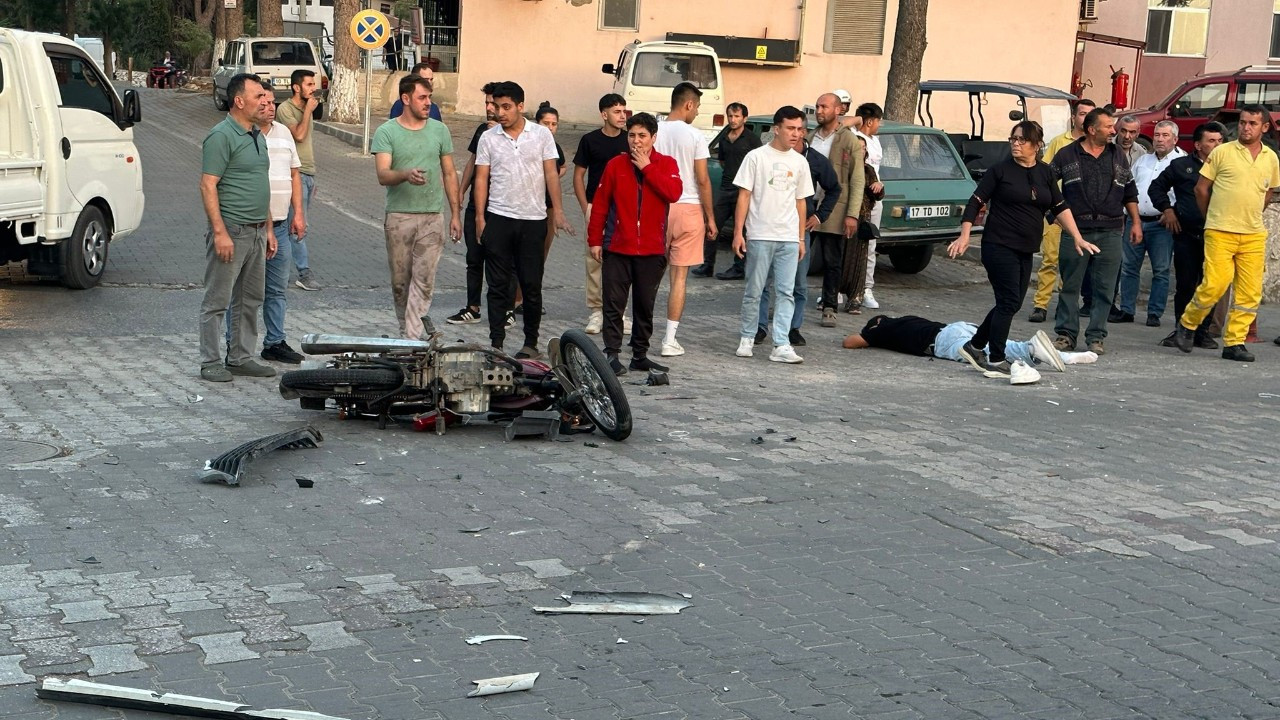 Çanakkale'de Motosiklet ve Otomobil Çarpıştı: Kaza Anı Güvenlik Kamerasında