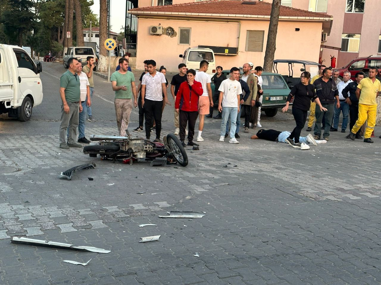 Çanakkale'de Motosiklet ve Otomobil Çarpıştı: Kaza Anı Güvenlik Kamerasında - Sayfa 5