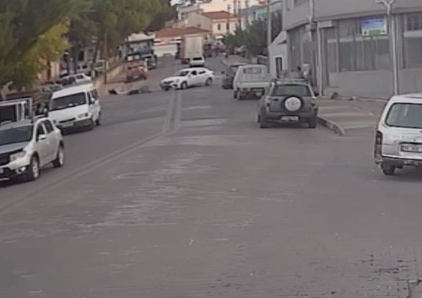 Çanakkale'de Motosiklet ve Otomobil Çarpıştı: Kaza Anı Güvenlik Kamerasında - Sayfa 3