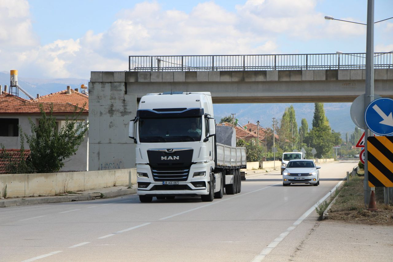 Amasya'da 16 Yıldır Tamamlanamayan Üstgeçitte Ağaçlar Bitti - Sayfa 1