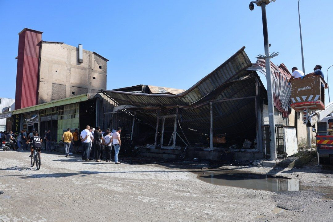 Sanayi sitesinde alevlere teslim olan 6 iş yeri yandı - Sayfa 4