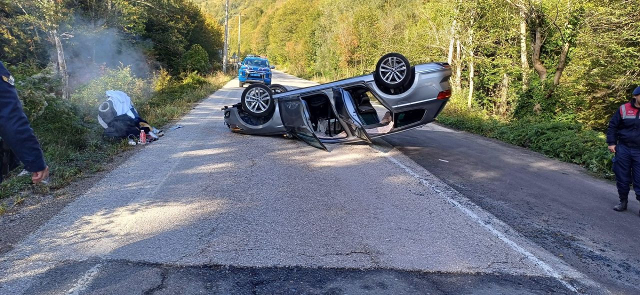 Bolu'da feci kaza: Kiralık otomobille takla attılar 3 kişi yaralandı - Sayfa 1