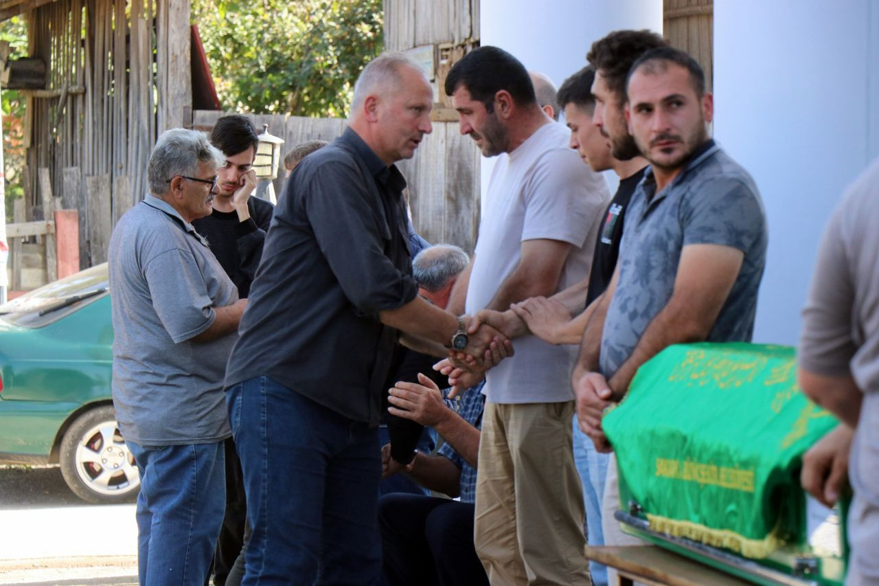 Sakarya'daki patlamada hayatını kaybeden işçi son yolculuğa uğurlandı - Sayfa 1