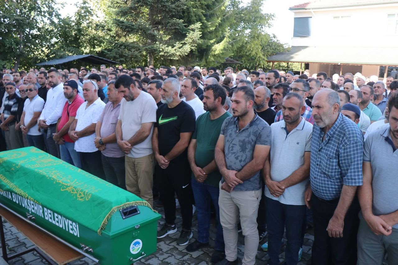 Sakarya'daki patlamada hayatını kaybeden işçi son yolculuğa uğurlandı - Sayfa 3