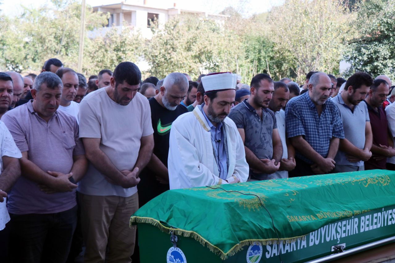 Sakarya'daki patlamada hayatını kaybeden işçi son yolculuğa uğurlandı - Sayfa 5