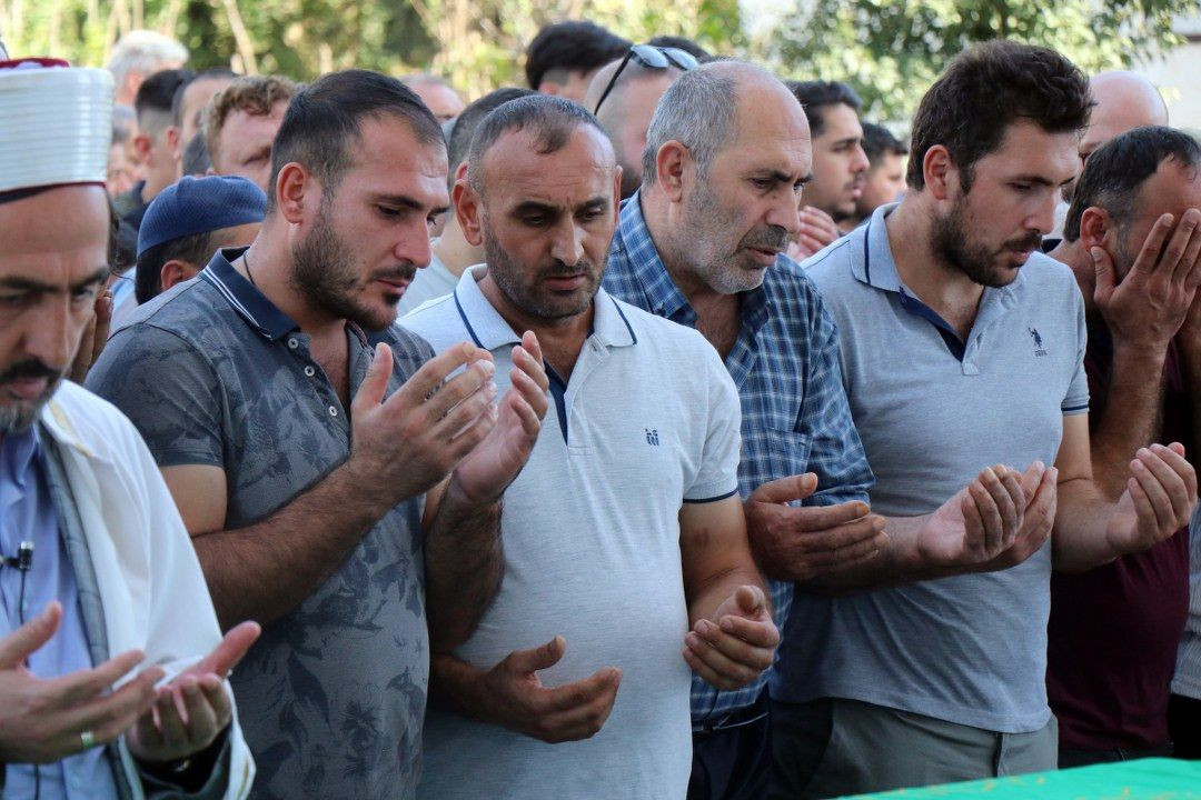 Sakarya'daki patlamada hayatını kaybeden işçi son yolculuğa uğurlandı - Sayfa 8