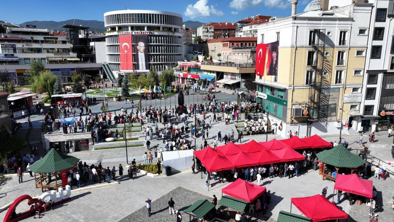 Bolu Belediyesi 147. Yılını İmaret Meydanı Açılışıyla Coşkuyla Kutladı - Sayfa 6