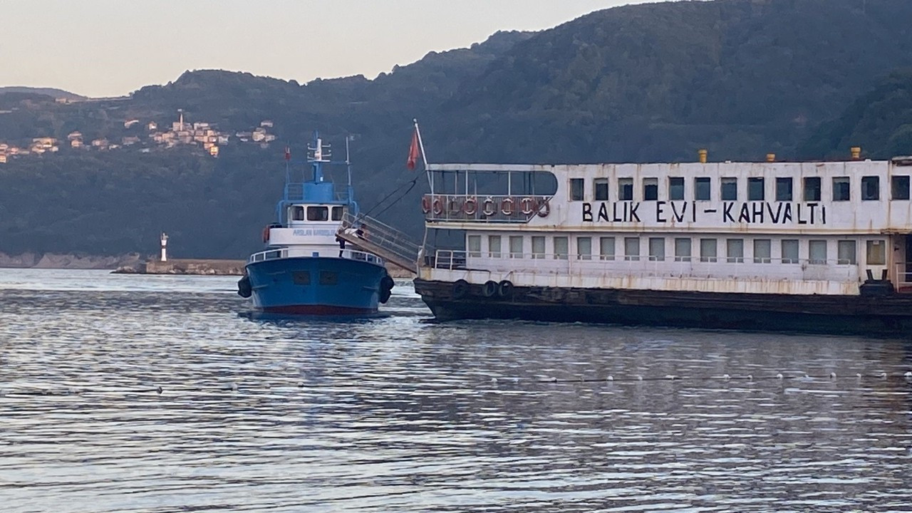 Amasra Limanı'nda Fırtına Nedeniyle Karaya Oturan Vapur Facianın Eşiğinden Döndü