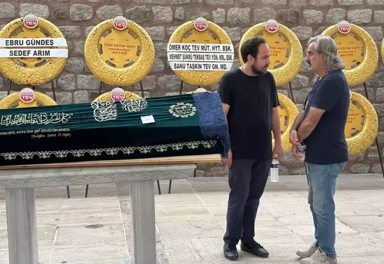 Mazhar Alanson'un Kızı Eda Alanson Son Yolculuğuna Uğurlandı - Sayfa 5