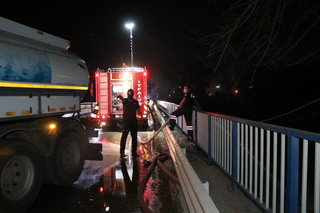 Arifiye'deki kokunun bertaraf edilmesi için gece boyunca çalışmalar sürdü - Sayfa 7