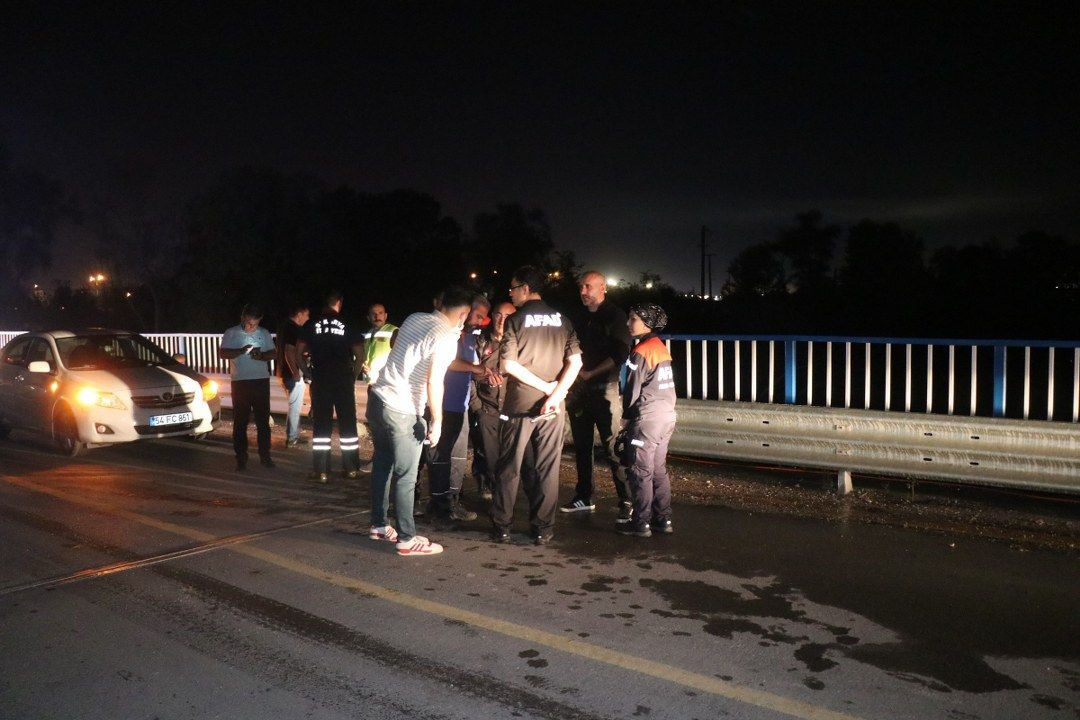 Arifiye'deki kokunun bertaraf edilmesi için gece boyunca çalışmalar sürdü - Sayfa 4