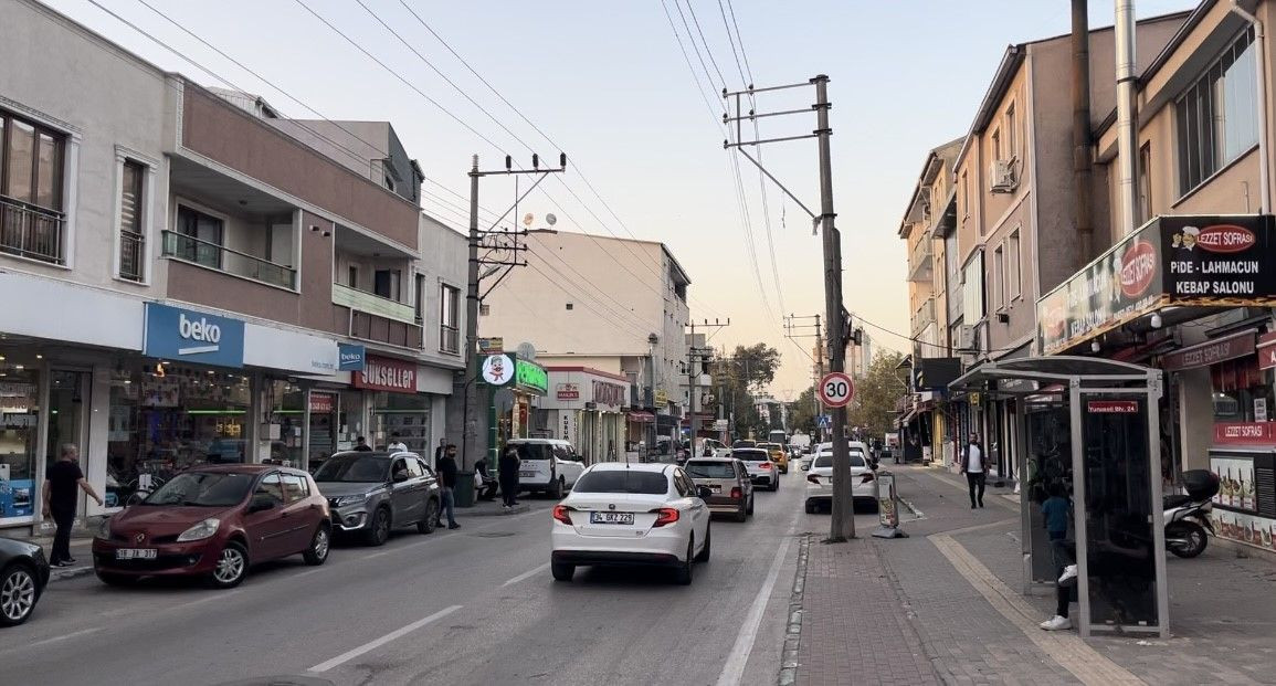 Karşıdan karşıya geçerken otobüsün altında kaldı: Kaza kamerada - Sayfa 3