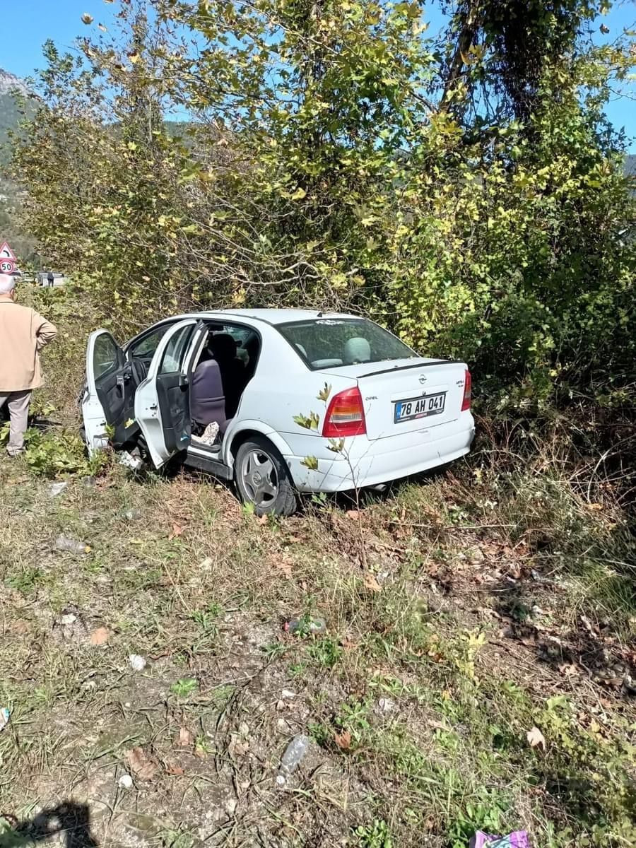 İki otomobilin çarpıştığı kazada 6 kişi yaralandı: bir araç takla attı - Sayfa 3