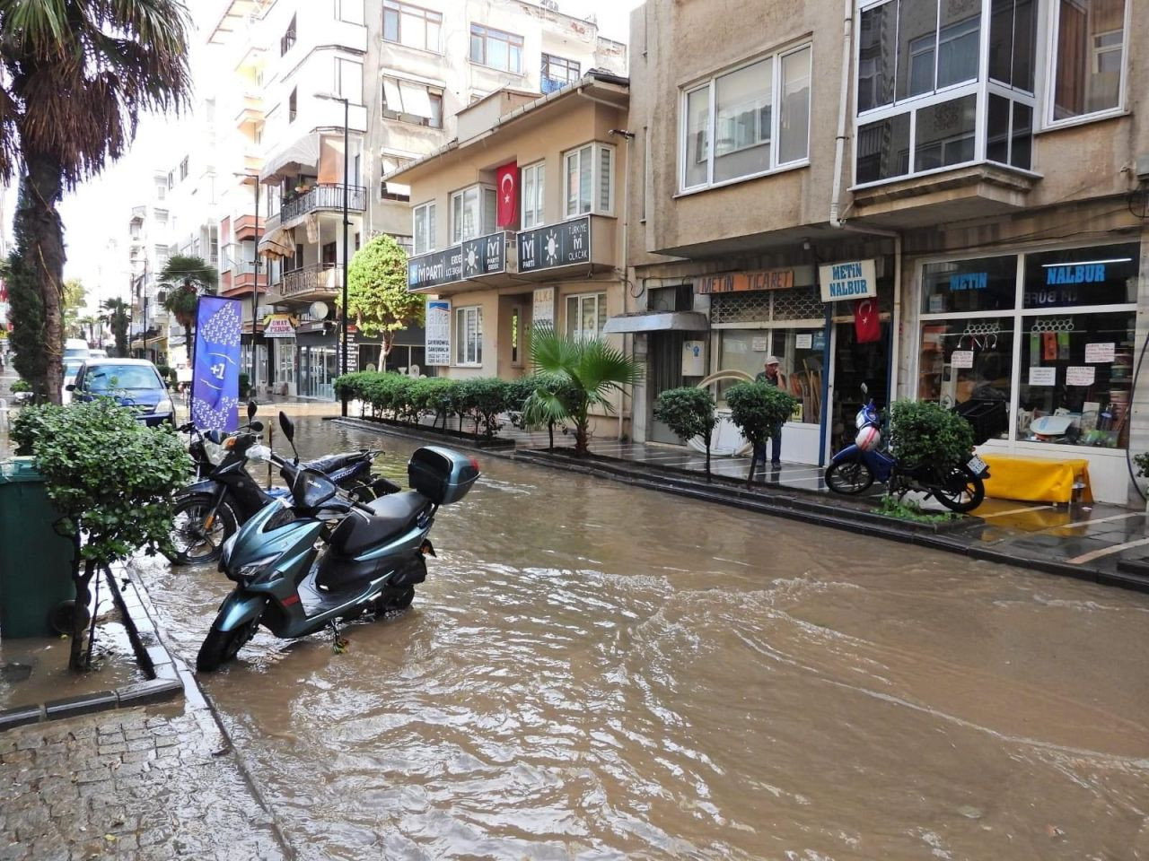 Erdek’te Kısa Süreli Yağış, Altyapı Sorunlarını Yeniden Gündeme Getirdi - Sayfa 3