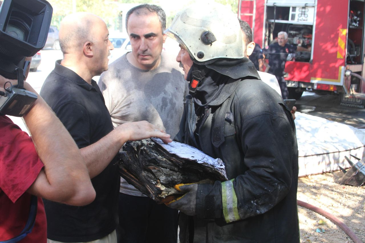 Antalya’da Müstakil Evde Çıkan Yangın Üst Katı Kül Etti! - Sayfa 1