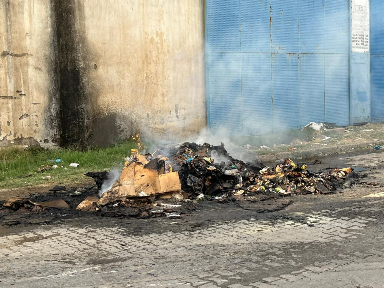 Nazilli'deki Hurdacıda Yangın: 2 Kişi Dumandan Etkilendi - Sayfa 6