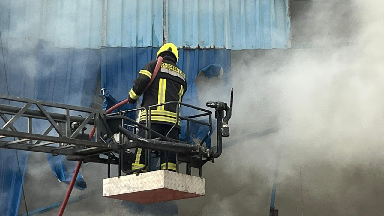 Nazilli'deki Hurdacıda Yangın: 2 Kişi Dumandan Etkilendi