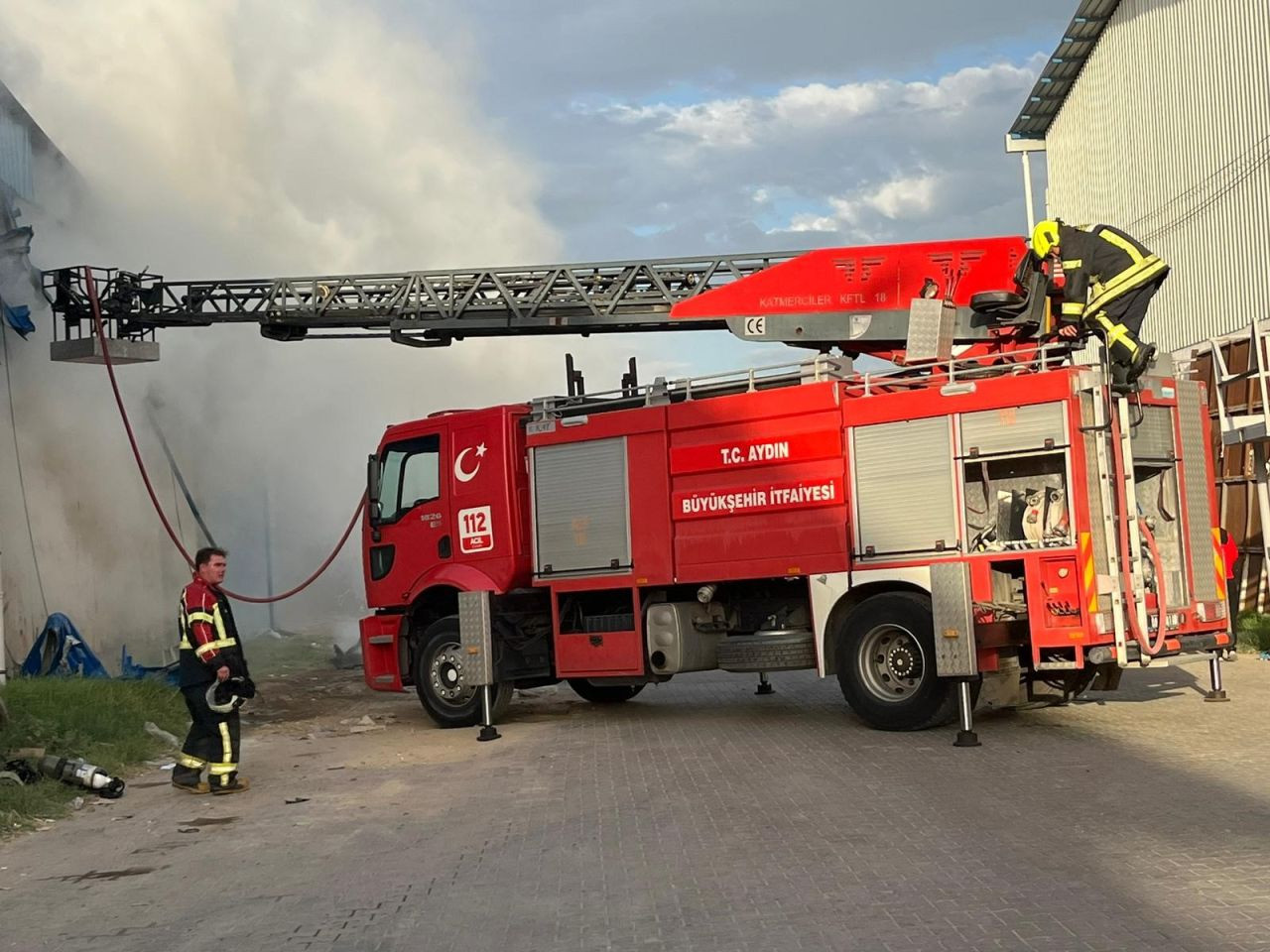 Nazilli'deki Hurdacıda Yangın: 2 Kişi Dumandan Etkilendi - Sayfa 5