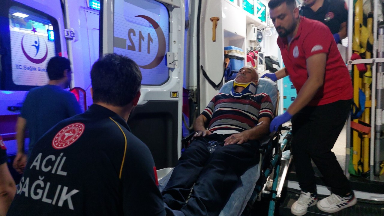 Samsun'da Tramvay ve Ambulans Çarpıştı: 4 Yaralı