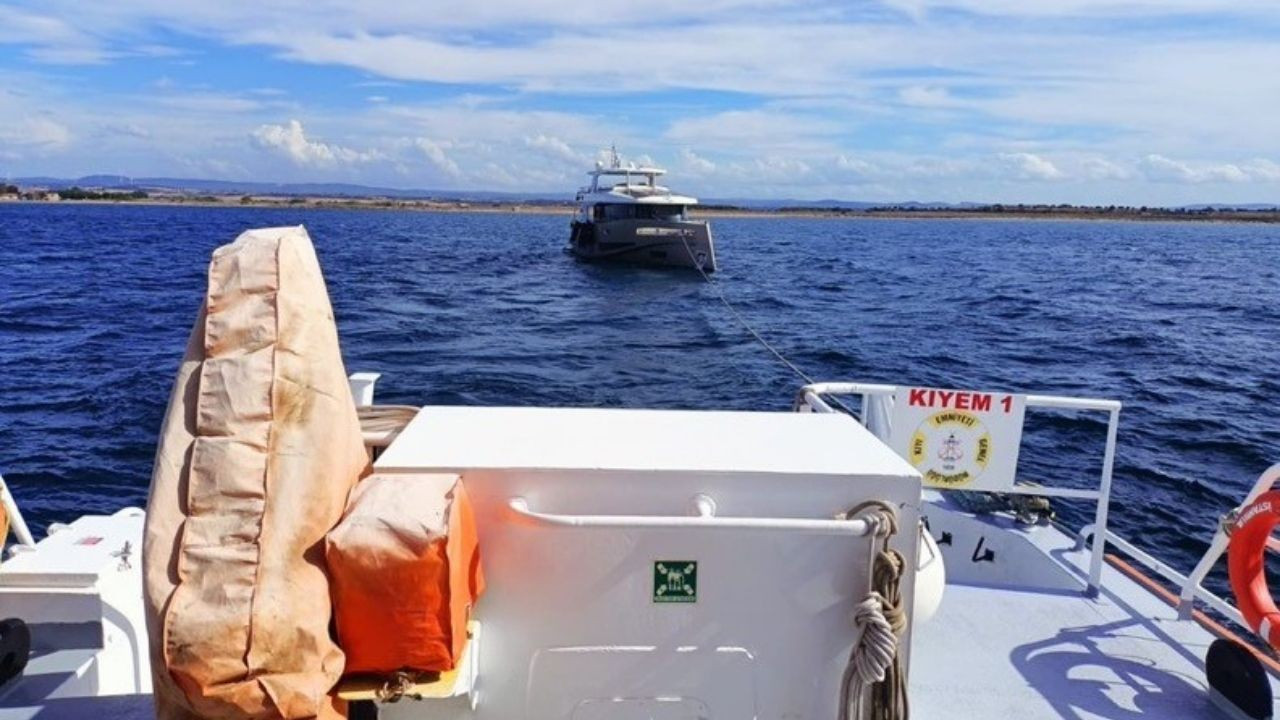 Çanakkale Boğazı’nda Sürüklenen Tekne Kurtarıldı!